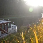 Hotel na wodzie Houseboats At Marina By Kuhnle-tours *