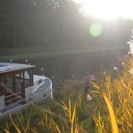 Bådhotel Houseboats At Marina By Kuhnle-tours *
